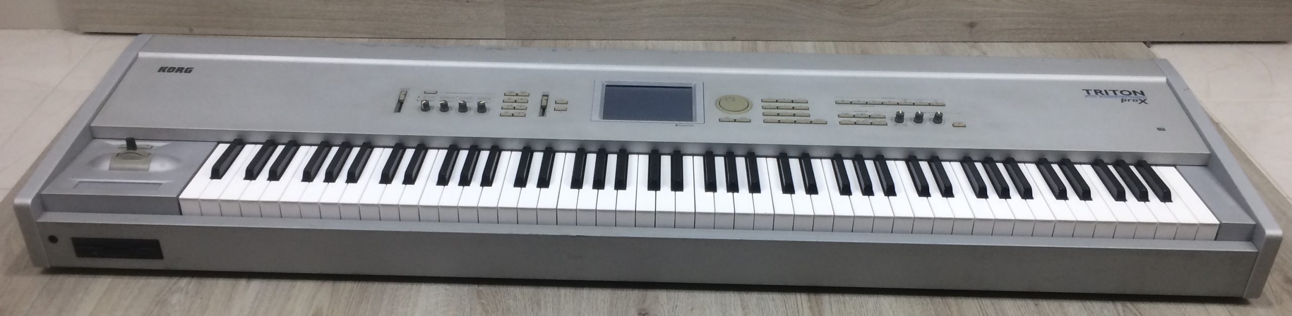 Korg Triton ProX con flight - immagine 2