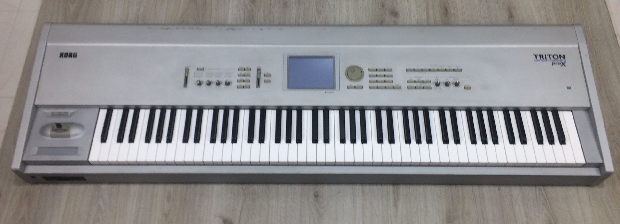 Korg Triton ProX con flight - immagine 3