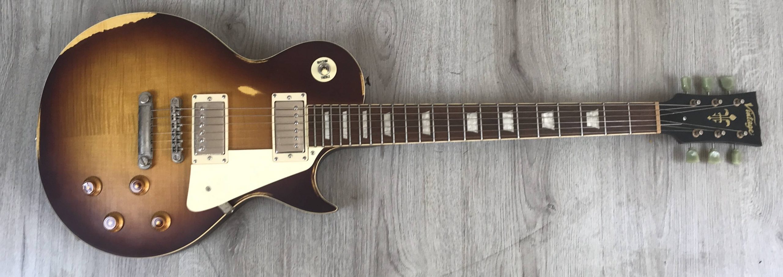 Vintage V100 Icon Distressed Tobacco Sunburst