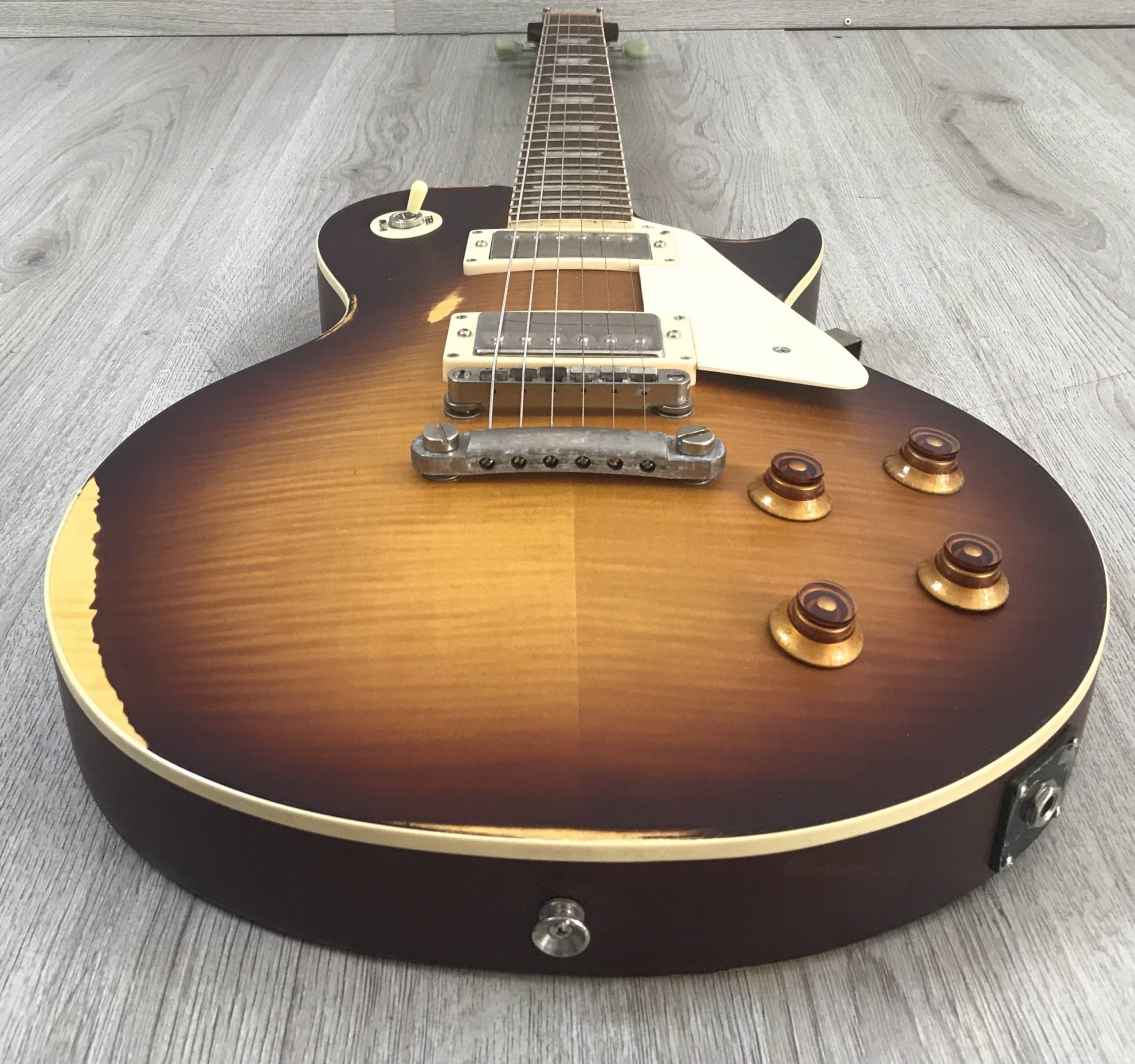 Vintage V100 Icon Distressed Tobacco Sunburst - immagine 3