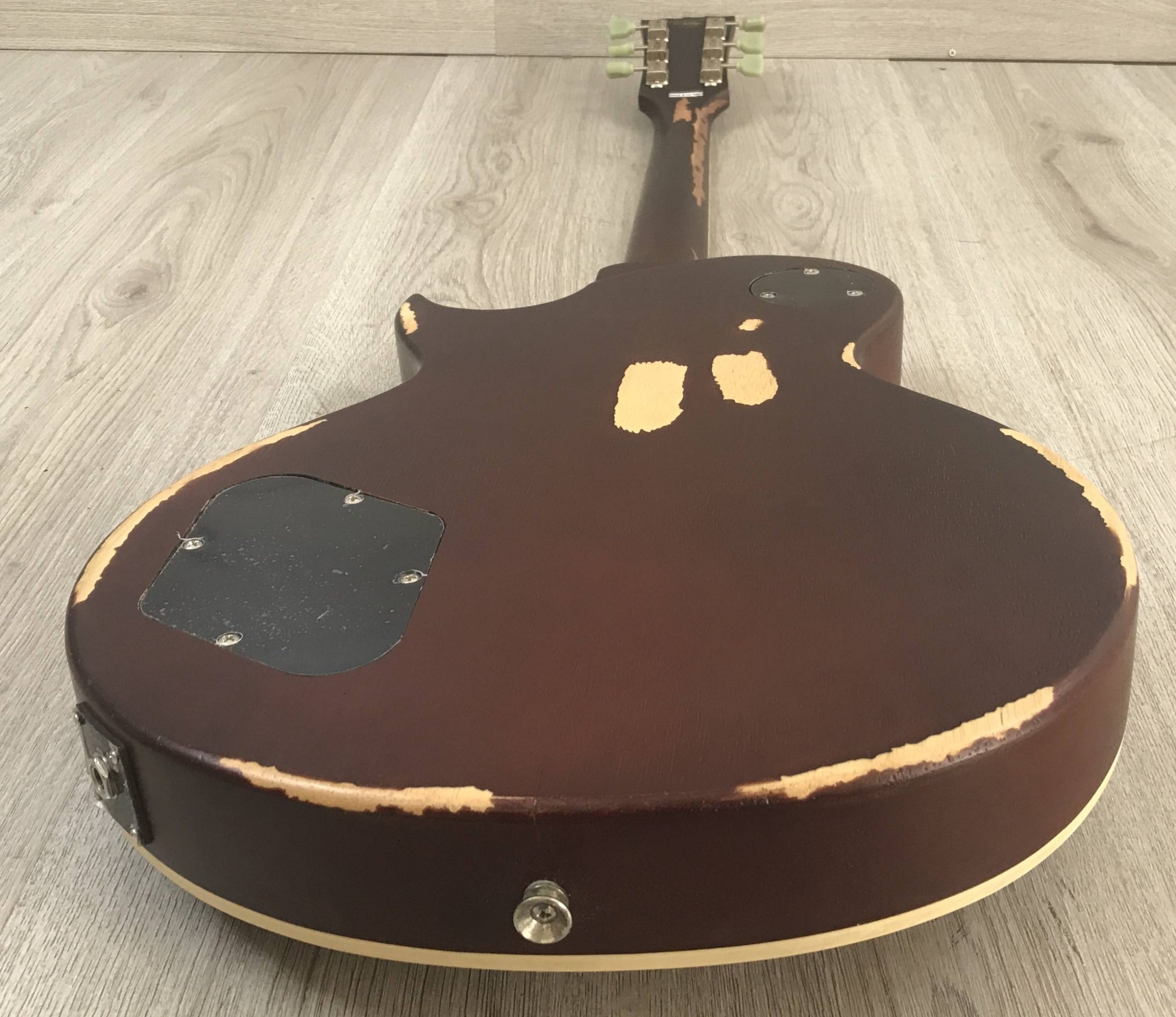 Vintage V100 Icon Distressed Tobacco Sunburst - immagine 6