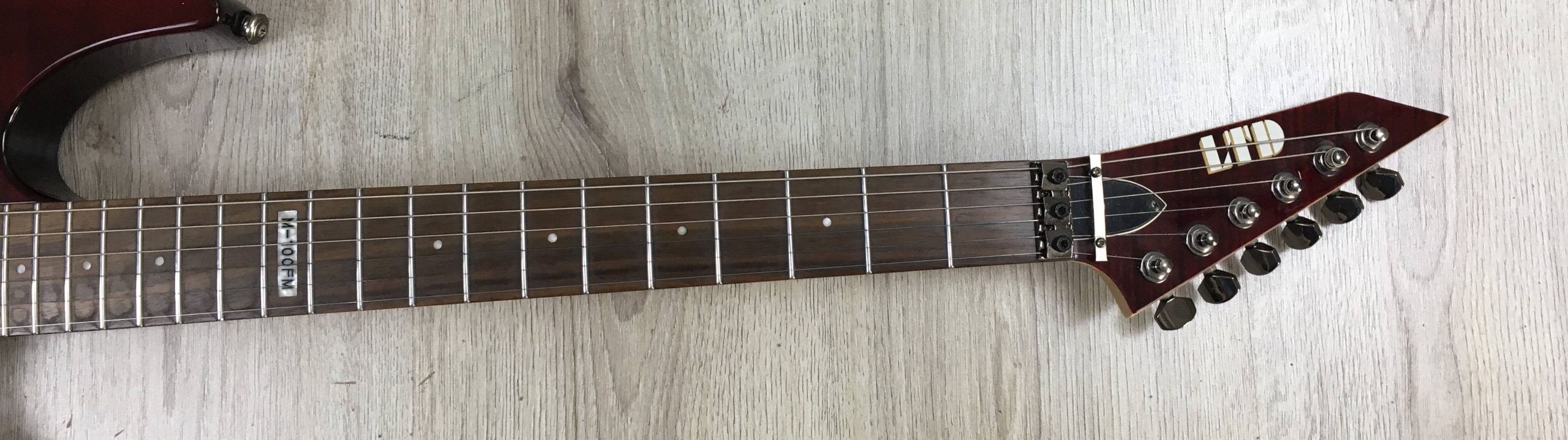 ESP LTD M-100FM See Thru Red con custodia - immagine 12