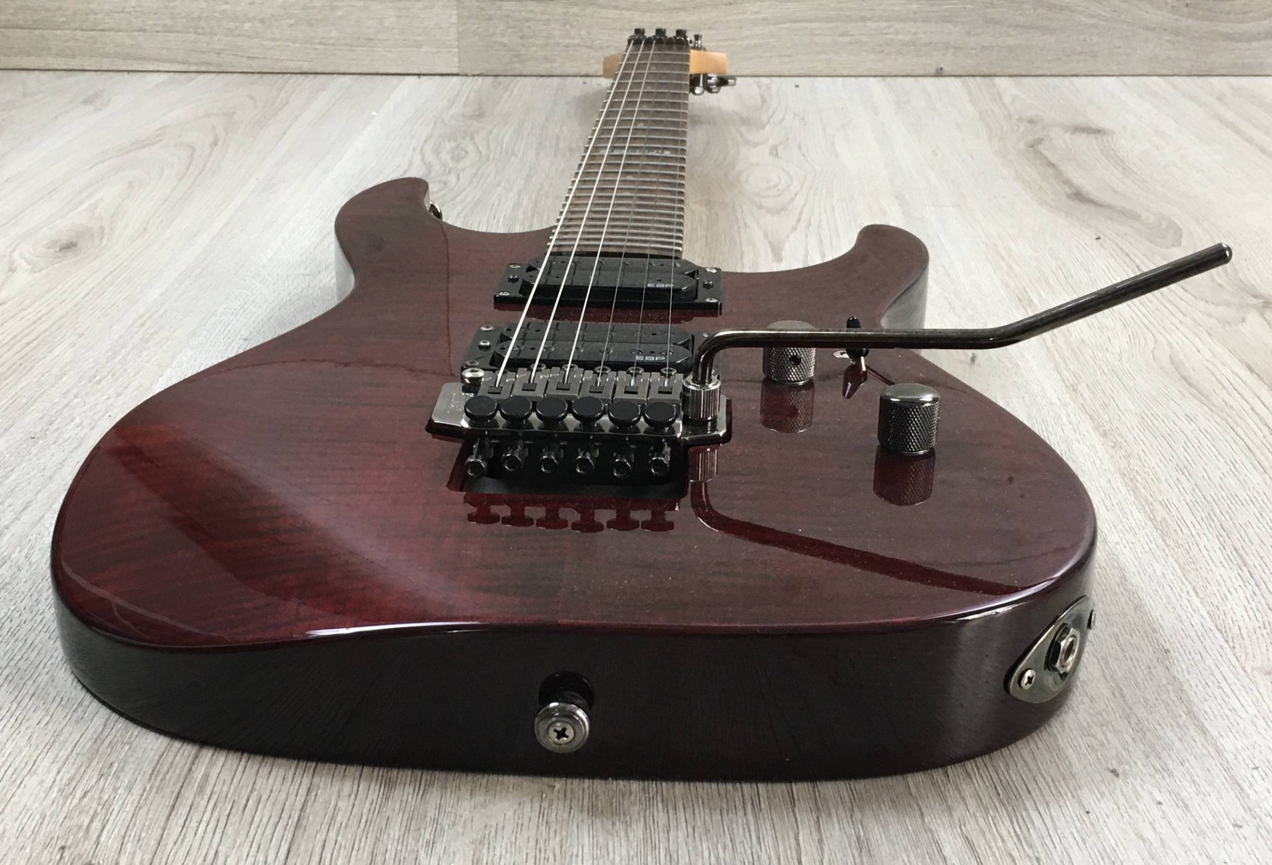 ESP LTD M-100FM See Thru Red con custodia - immagine 2