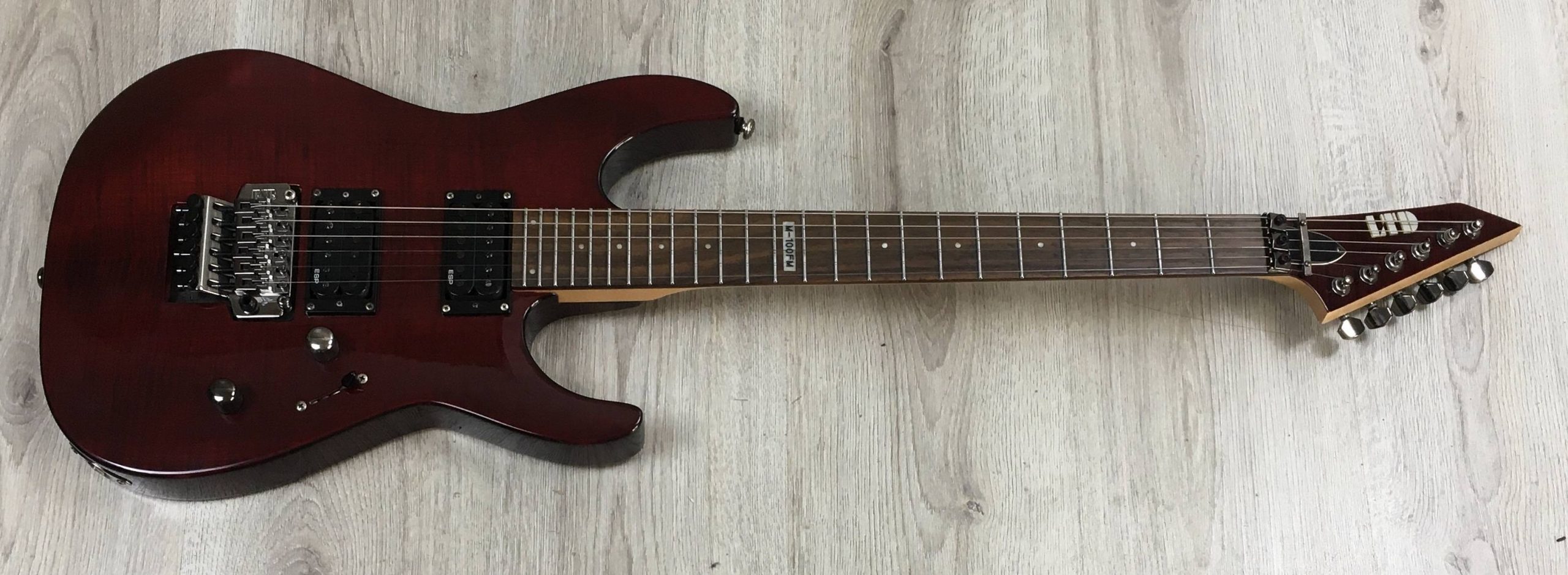 ESP LTD M-100FM See Thru Red con custodia