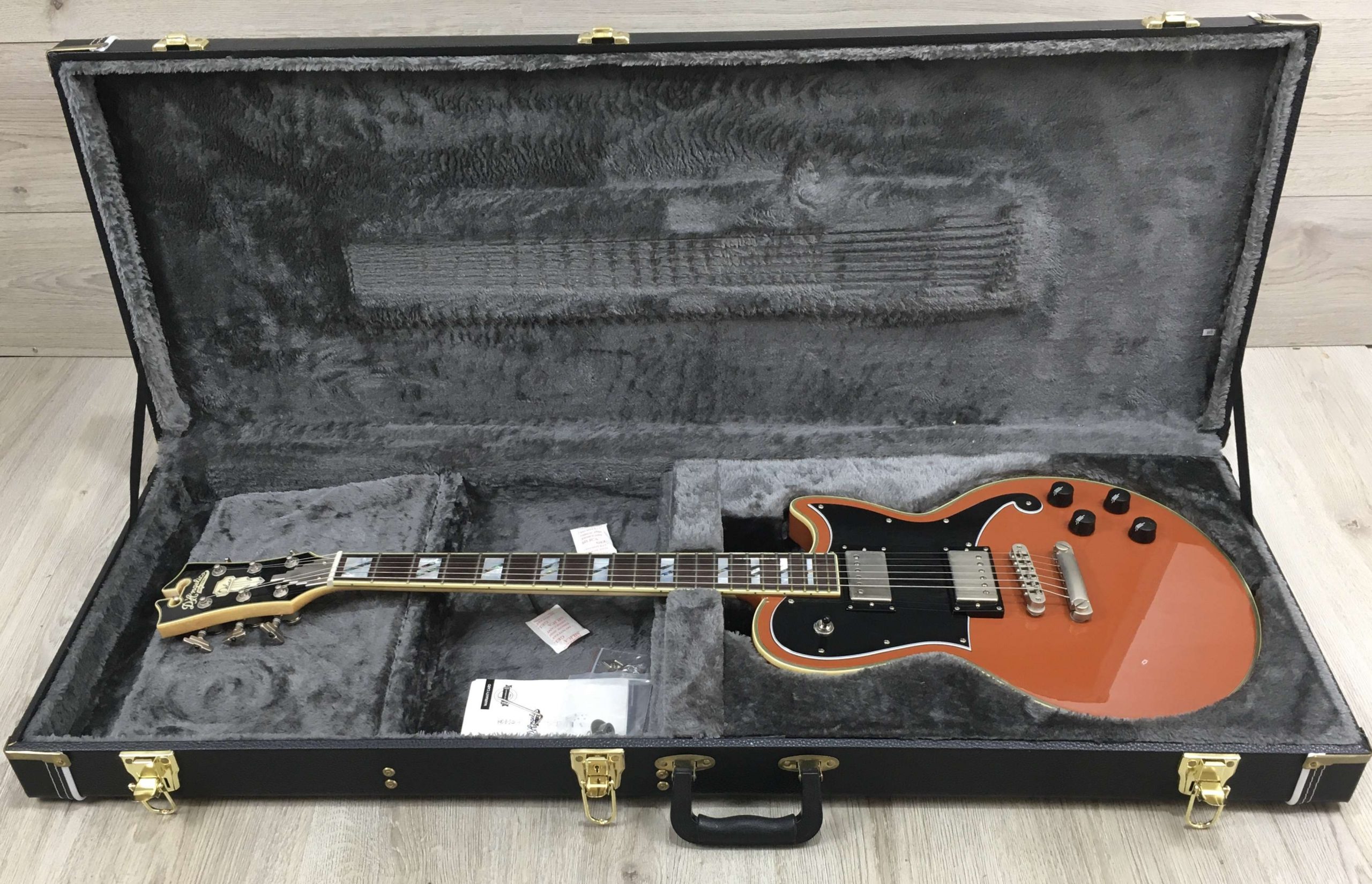 D'Angelico Atlantic Deluxe Limited Edition Rust