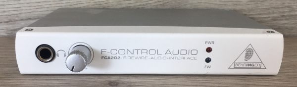 Behringer FCA202 F-Control