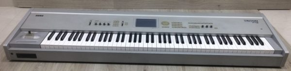 Korg Triton ProX con flight