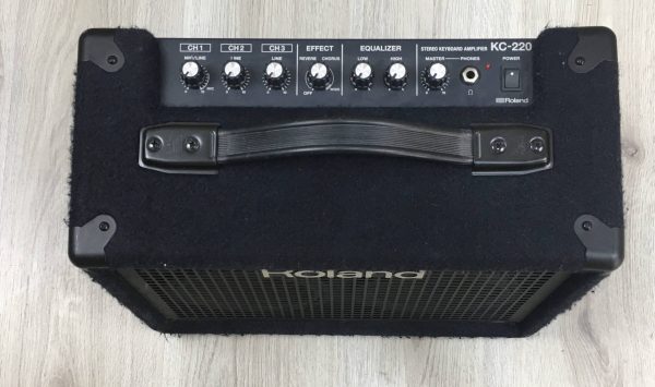 Roland KC-220