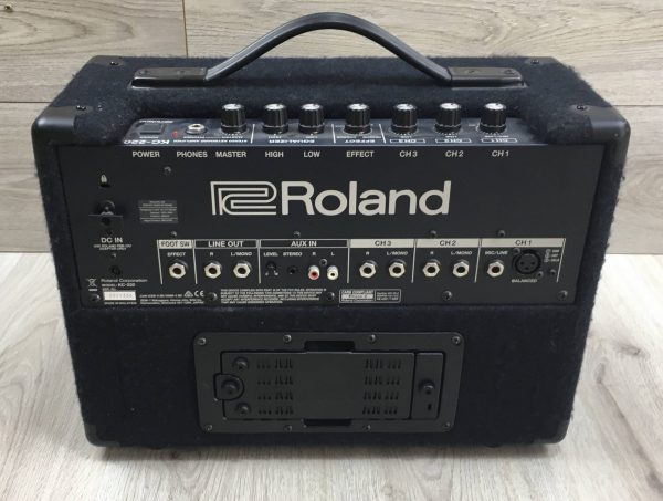 Roland KC-220