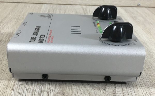 Behringer Tube Ultragain MIC100 preamplificatore microfonico valvolare