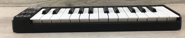 Akai LPK25